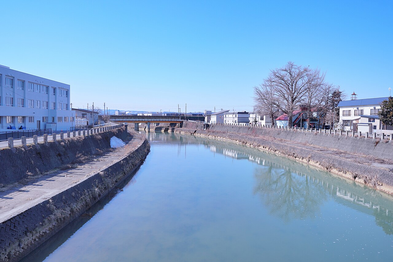 青森市街を流れる堤川(2024年3月撮影)
