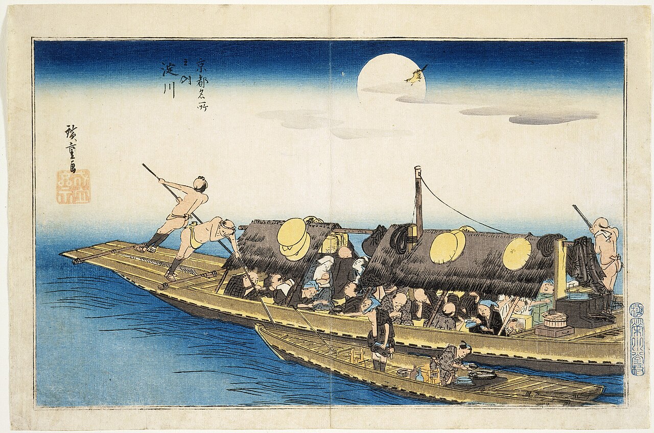 月夜の淀川を屋根のついた大きな船が進む浮世絵。船頭が竿をさし、乗客が船の中に座っている