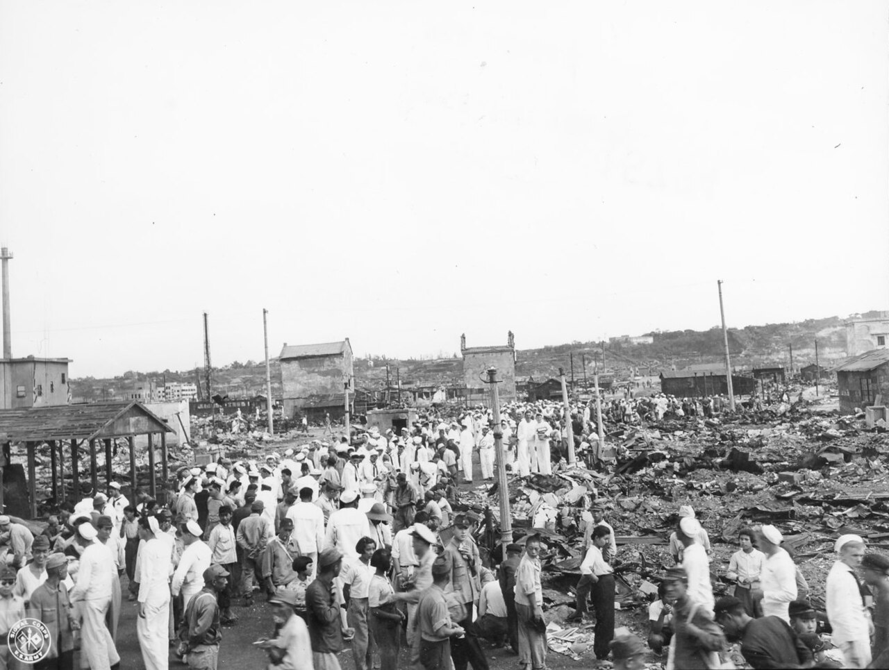 1945年9月、焼け跡となった横浜の市街地