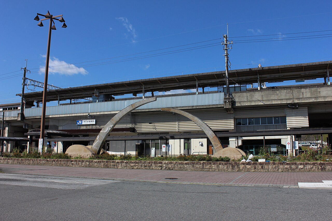JR湖西線おごと温泉駅の駅舎(2020年撮影)