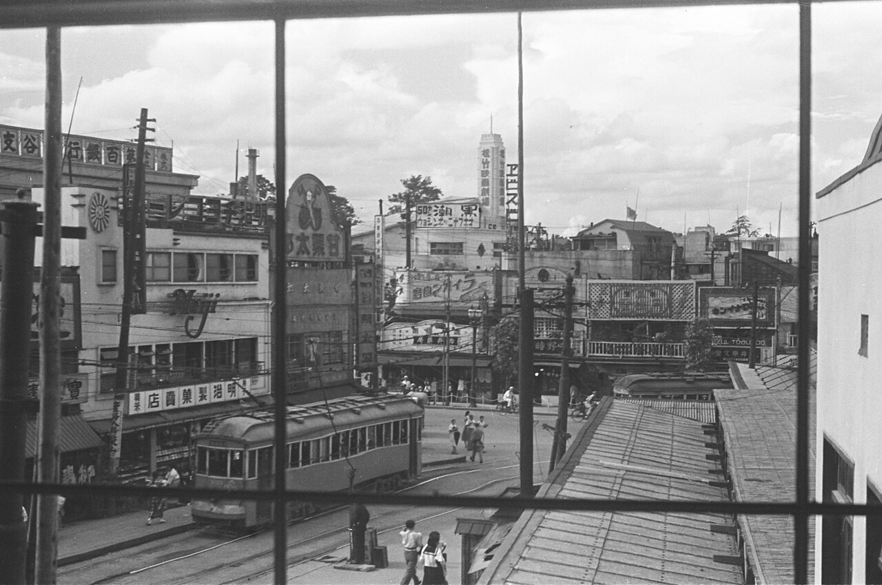 1939年の渋谷駅前。市電が見える白黒写真