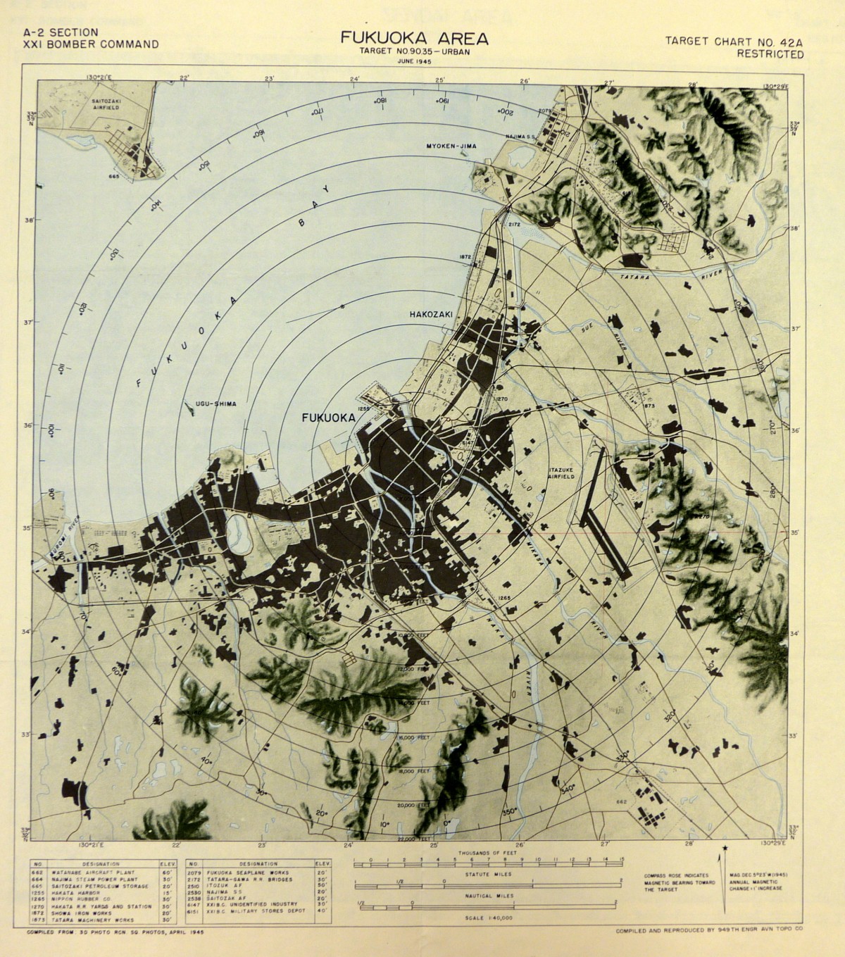 米軍が1945年6月に作った福岡地区の地図。市街地が黒く示され、同心円が重ねられている