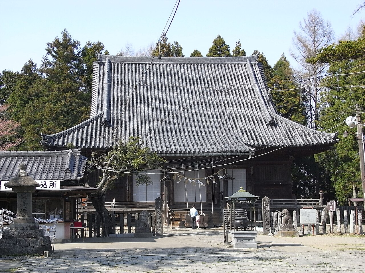 陸奥国分寺跡に建つ薬師堂の本堂