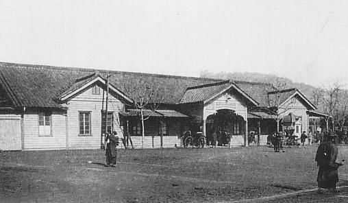明治時代の熊本駅の写真