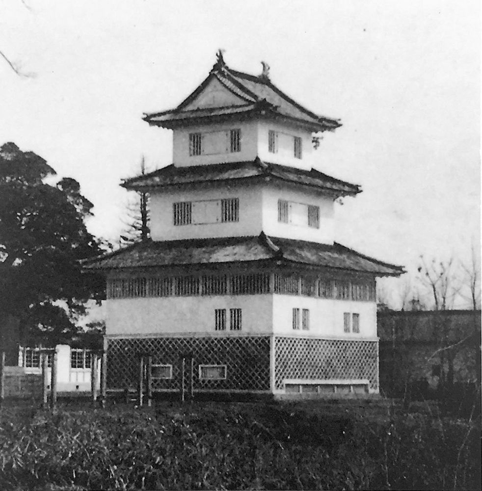 戦前の水戸城三階櫓(御三階櫓)の白黒写真