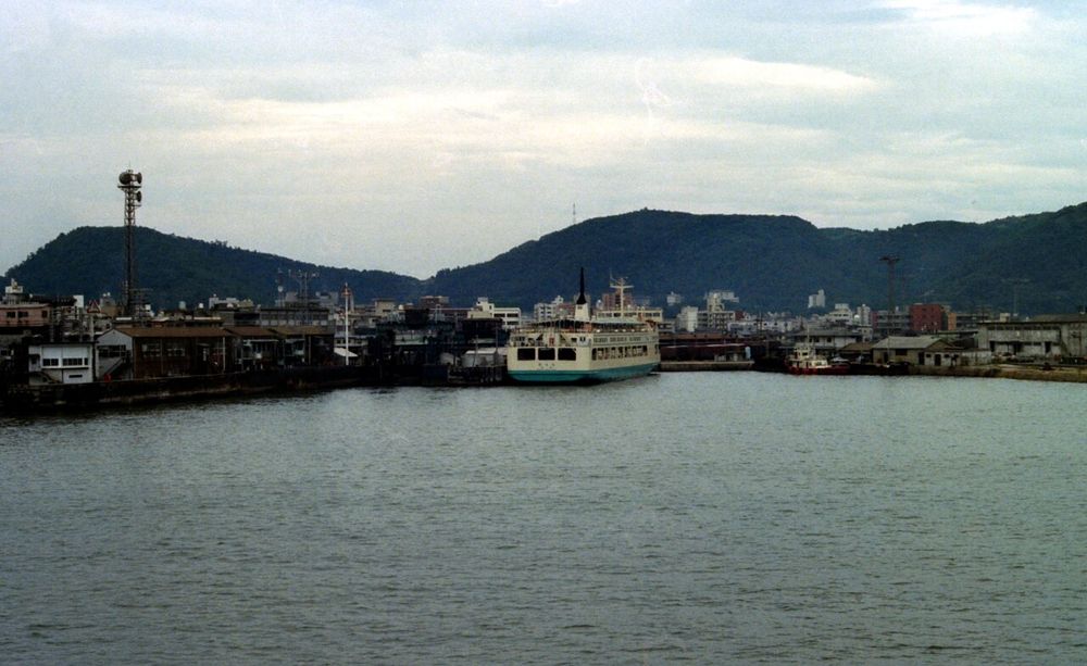 宇高連絡船から見た高松港(1981年)